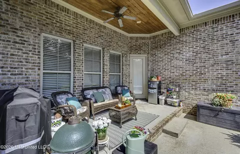 Exterior - 518 Devereaux Dr, Brandon, MS 39042 photo 7 of 10