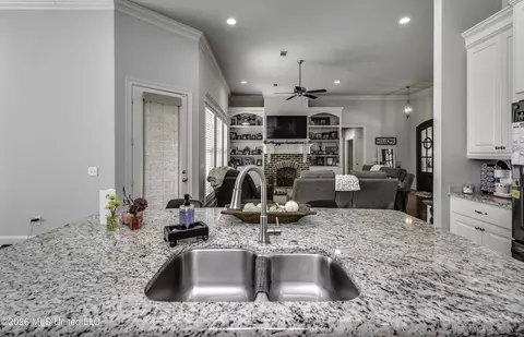 Kitchen - 518 Devereaux Dr, Brandon, MS 39042 photo 7 of 7
