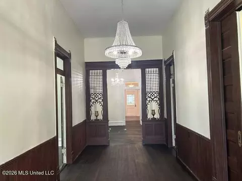 Entry Way - 430 3rd St, Mccomb, MS 39648 photo 2 of 9