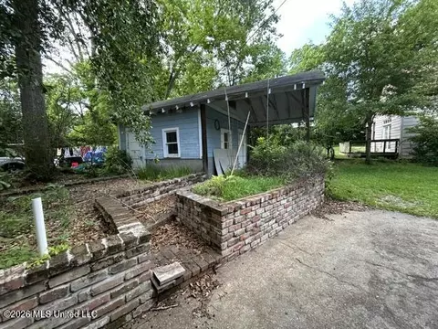 Exterior - 430 3rd St, Mccomb, MS 39648 photo 15 of 20
