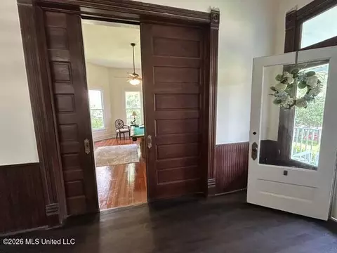 Entry Way - 430 3rd St, Mccomb, MS 39648 photo 3 of 9