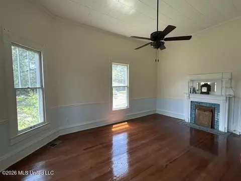 Living - 430 3rd St, Mccomb, MS 39648 photo 6 of 6