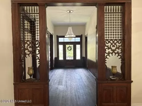 Entry Way - 430 3rd St, Mccomb, MS 39648 photo 6 of 9