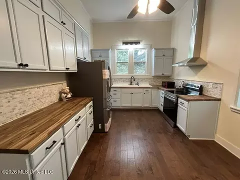Kitchen - 430 3rd St, Mccomb, MS 39648 photo 4 of 6