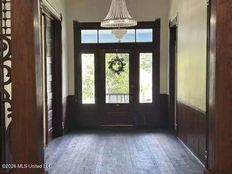 Entry Way - 430 3rd St, Mccomb, MS 39648 photo 7 of 9