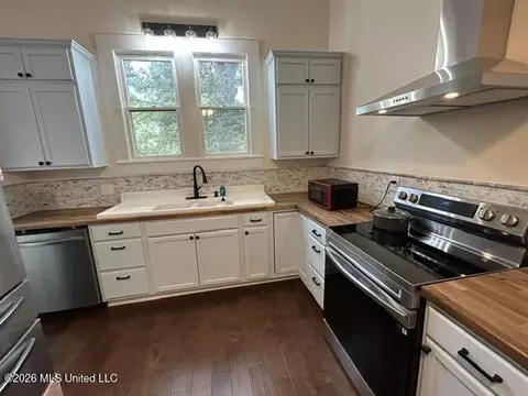 Kitchen - 430 3rd St, Mccomb, MS 39648 photo 5 of 6