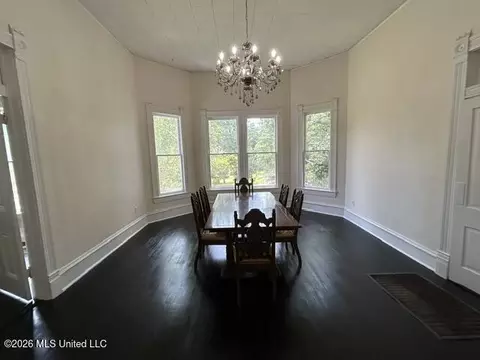 Dining - 430 3rd St, Mccomb, MS 39648 photo 2 of 3