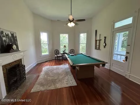 Living - 430 3rd St, Mccomb, MS 39648 photo 2 of 6
