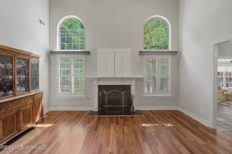 Living - 8 E Crockett Loop, Hernando, MS 38632 photo 1 of 2