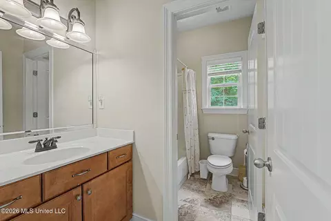Bath - 8 E Crockett Loop, Hernando, MS 38632 photo 5 of 7