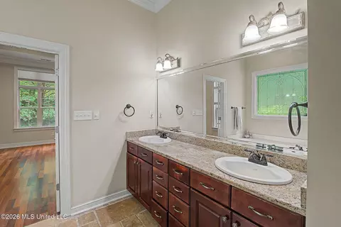 Bath - 8 E Crockett Loop, Hernando, MS 38632 photo 1 of 7