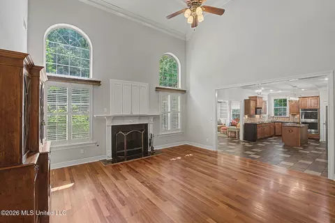 Living - 8 E Crockett Loop, Hernando, MS 38632 photo 2 of 2