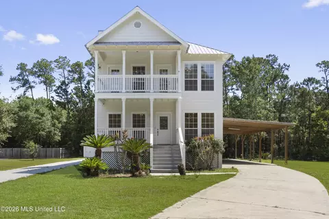110 Elmwood Dr, Pass Christian, MS 39571