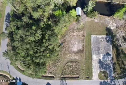1446 Hanakealoha Pl, Diamondhead, MS 39525