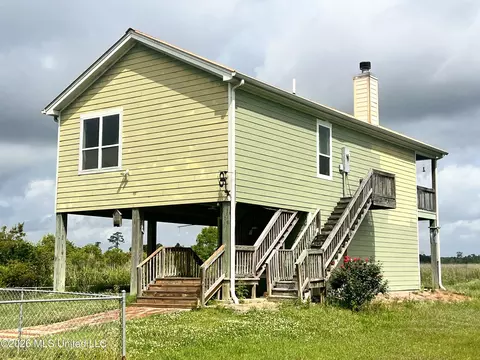11053 N Shore Dr, Bay Saint Louis, MS 39520