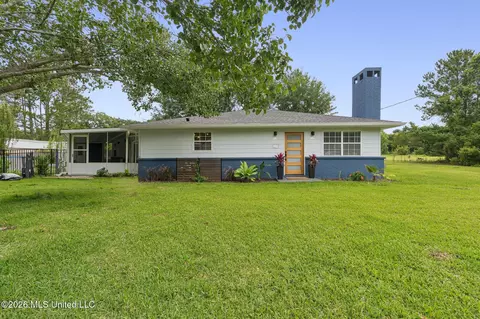 27 Chantilly Ter, Bay Saint Louis, MS 39520