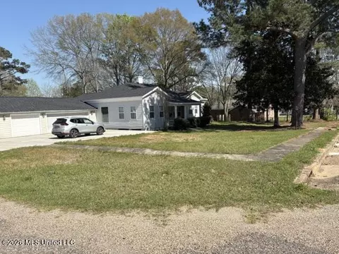 1022 W Fifth St, Prentiss, MS 39474