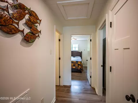 Entry Way - 447 Cedar Hts, Pope, MS 38658 photo 1 of 1