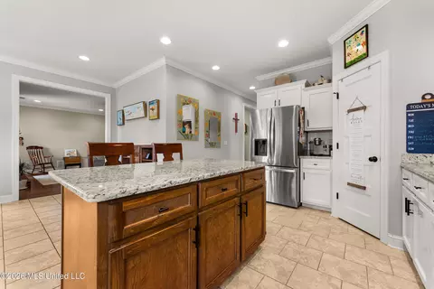 Kitchen - 569 Walkers Way, Hernando, MS 38632 photo 6 of 6