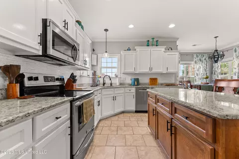 Kitchen - 569 Walkers Way, Hernando, MS 38632 photo 3 of 6