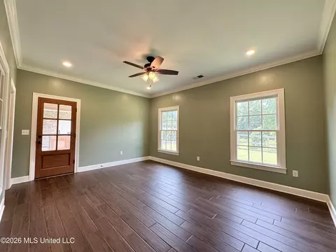 Living - 4065 Misty Oaks Cv, Nesbit, MS 38651 photo 9 of 11