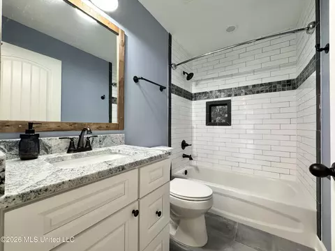 Bath - 4065 Misty Oaks Cv, Nesbit, MS 38651 photo 7 of 7
