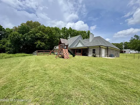 Exterior - 4065 Misty Oaks Cv, Nesbit, MS 38651 photo 12 of 14