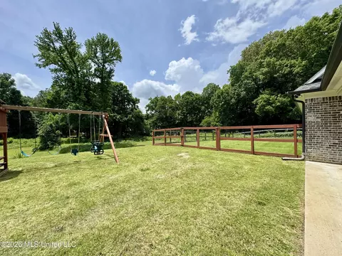 Exterior - 4065 Misty Oaks Cv, Nesbit, MS 38651 photo 7 of 14