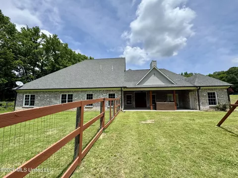 Exterior - 4065 Misty Oaks Cv, Nesbit, MS 38651 photo 9 of 14