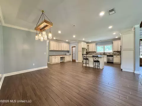 Dining - 4065 Misty Oaks Cv, Nesbit, MS 38651 photo 1 of 1