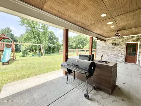 Exterior - 4065 Misty Oaks Cv, Nesbit, MS 38651 photo 6 of 14
