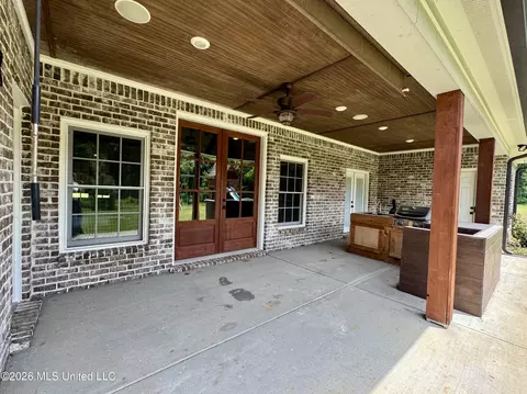 Exterior - 4065 Misty Oaks Cv, Nesbit, MS 38651 photo 11 of 14