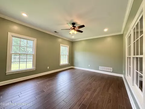 Living - 4065 Misty Oaks Cv, Nesbit, MS 38651 photo 8 of 11