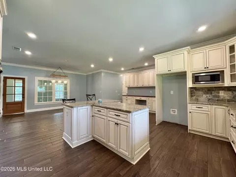 Kitchen - 4065 Misty Oaks Cv, Nesbit, MS 38651 photo 2 of 4