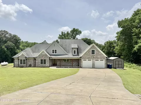 4065 Misty Oaks Cv, Nesbit, MS 38651