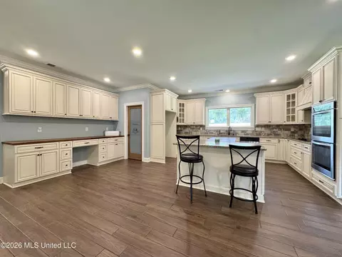 Kitchen - 4065 Misty Oaks Cv, Nesbit, MS 38651 photo 3 of 4