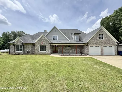 4065 Misty Oaks Cv, Nesbit, MS 38651