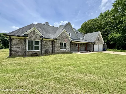Exterior - 4065 Misty Oaks Cv, Nesbit, MS 38651 photo 2 of 14