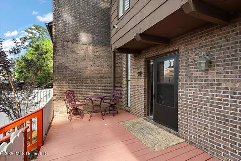 Exterior - 1255 E County Line Rd #L7, Jackson, MS 39211 photo 2 of 5