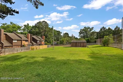 Exterior - 1255 E County Line Rd #L7, Jackson, MS 39211 photo 5 of 5
