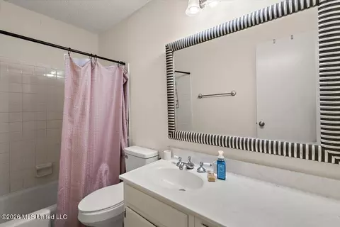 Bath - 1255 E County Line Rd #L7, Jackson, MS 39211 photo 1 of 4