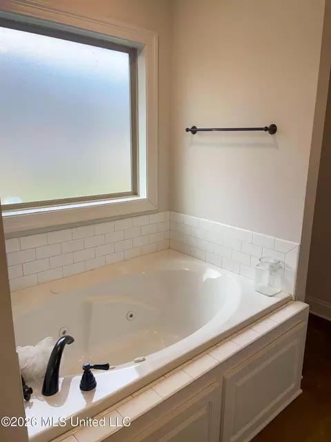 Bath - 130 Chartleigh Cir, Canton, MS 39046 photo 1 of 4