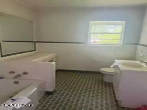 Bath - 589 S Dunn St, Eupora, MS 39744 photo 1 of 2