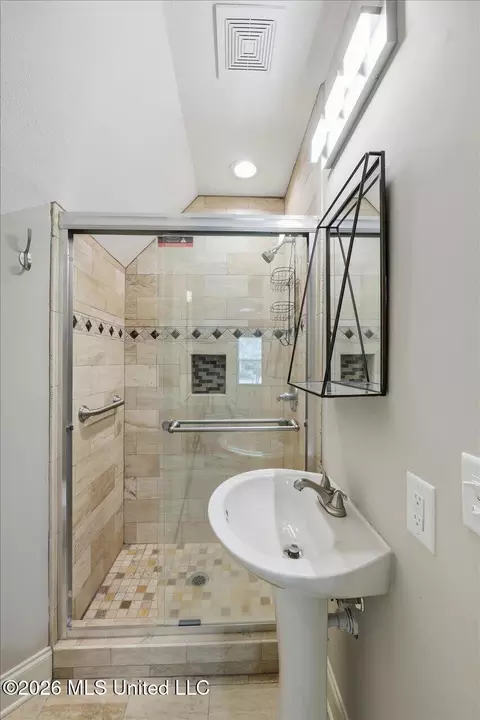 Bath - 103 Hartfield Dr, Madison, MS 39110 photo 3 of 3