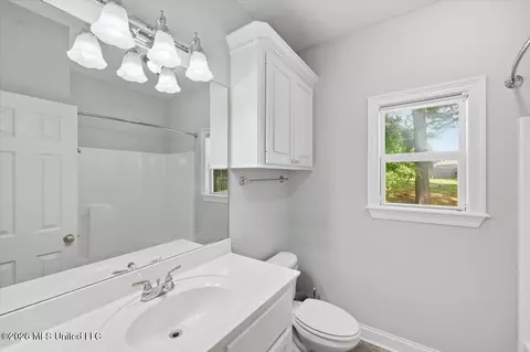 Bath - 103 Hartfield Dr, Madison, MS 39110 photo 2 of 3