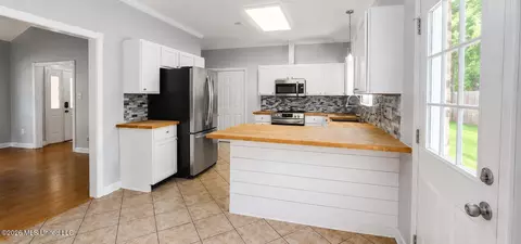 Kitchen - 730 Kahala Dr, Diamondhead, MS 39525 photo 1 of 2