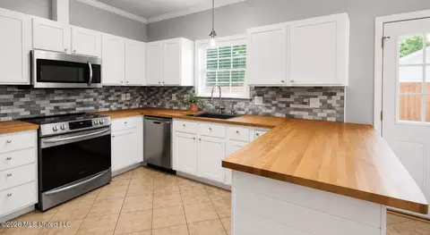 Kitchen - 730 Kahala Dr, Diamondhead, MS 39525 photo 2 of 2
