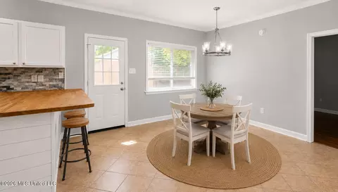 Dining - 730 Kahala Dr, Diamondhead, MS 39525 photo 1 of 2