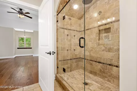 Bath - 568 Woodford Cv, Hernando, MS 38632 photo 6 of 8