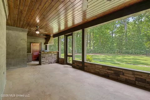 Exterior - 568 Woodford Cv, Hernando, MS 38632 photo 5 of 9
